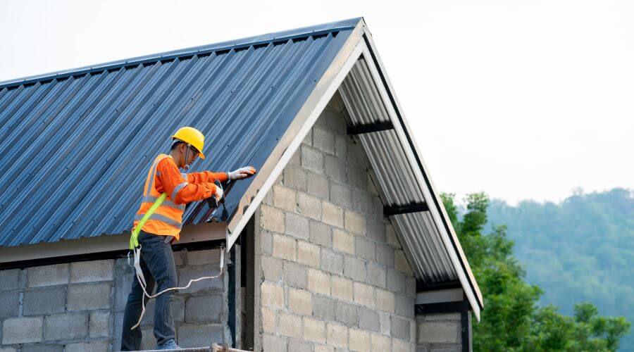 Professional residential roofers in Leon, IA
